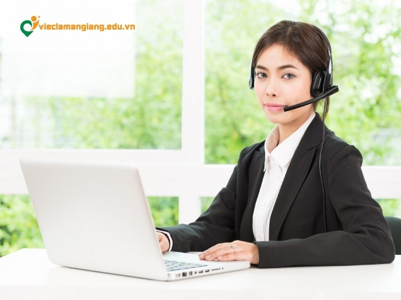 Nhân viên chăm sóc khách hàng, tổng đài, hỗ trợ trực tuyến