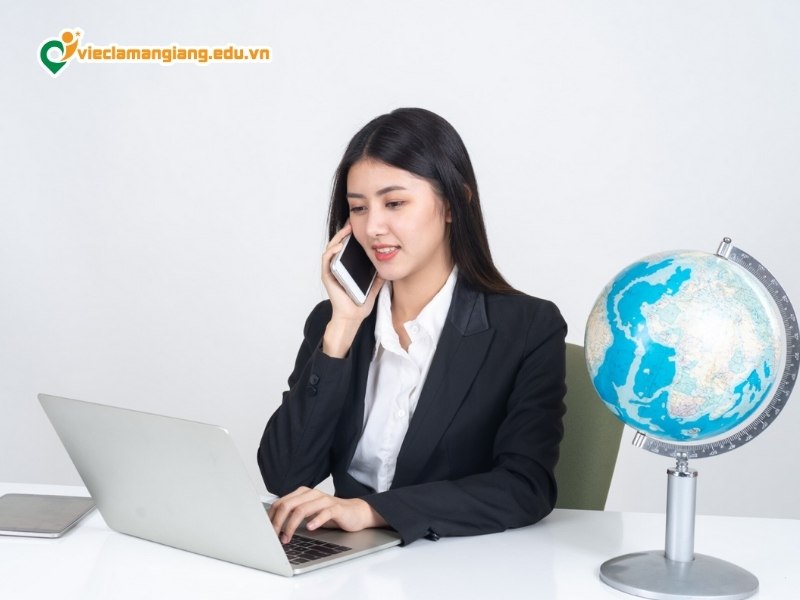 Nhân viên kinh doanh dịch vụ viễn thông