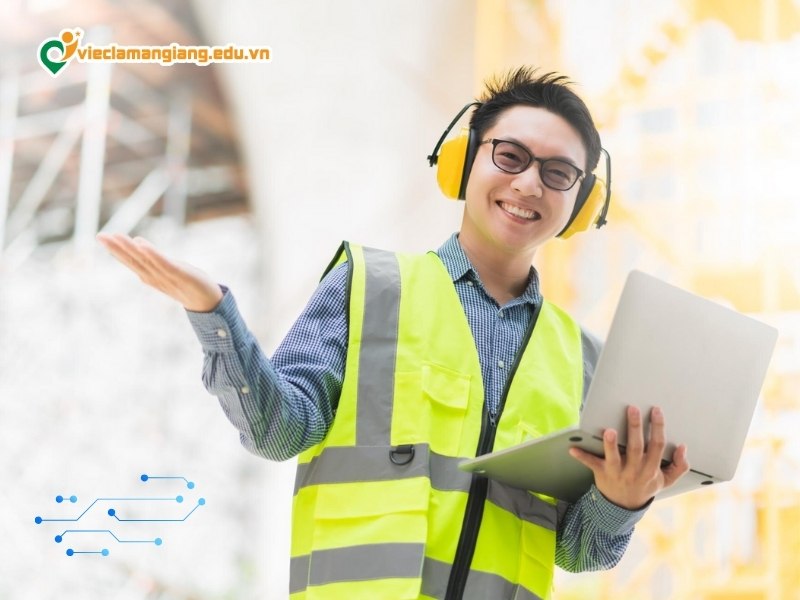 Nhân viên kỹ thuật viễn thông hạ tầng mạng