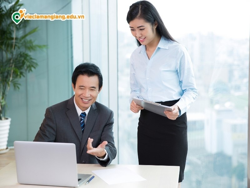 Nhân viên kinh doanh bảo hiểm