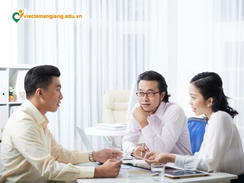 nhân viên tư vấn bảo hiểm