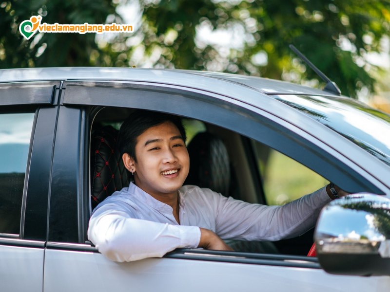 Tài xế xe du lịch và xe hợp đồng